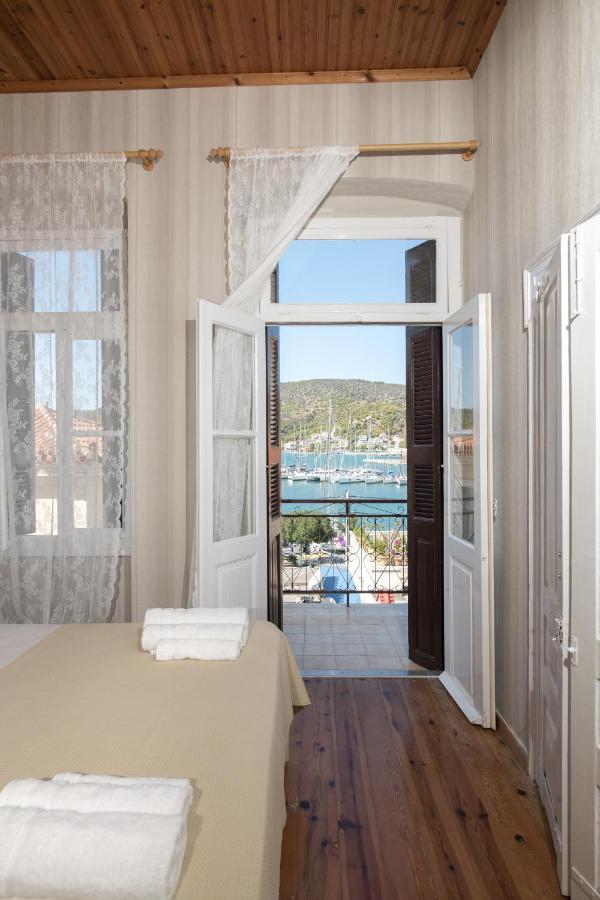Neoclassical Manor House Poros Town Exterior foto