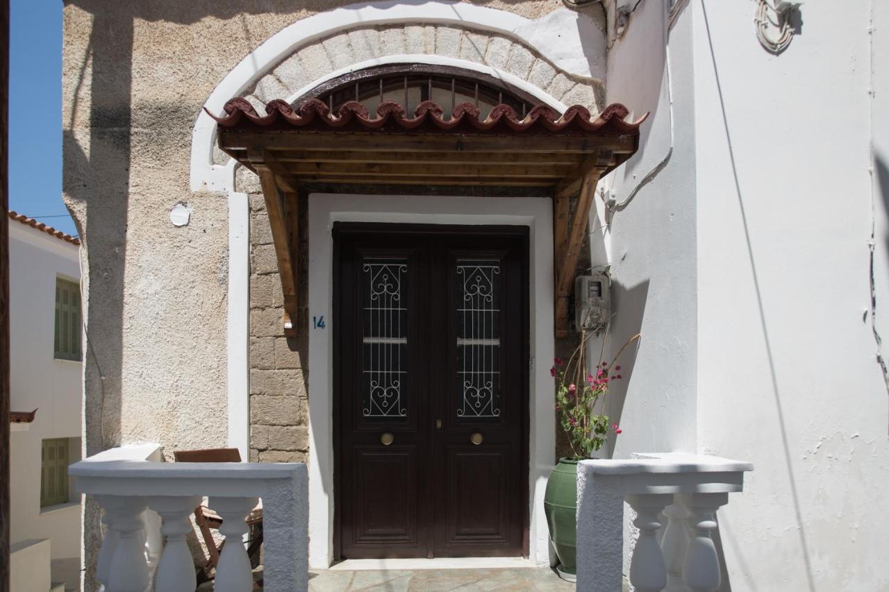 Neoclassical Manor House Poros Town Exterior foto