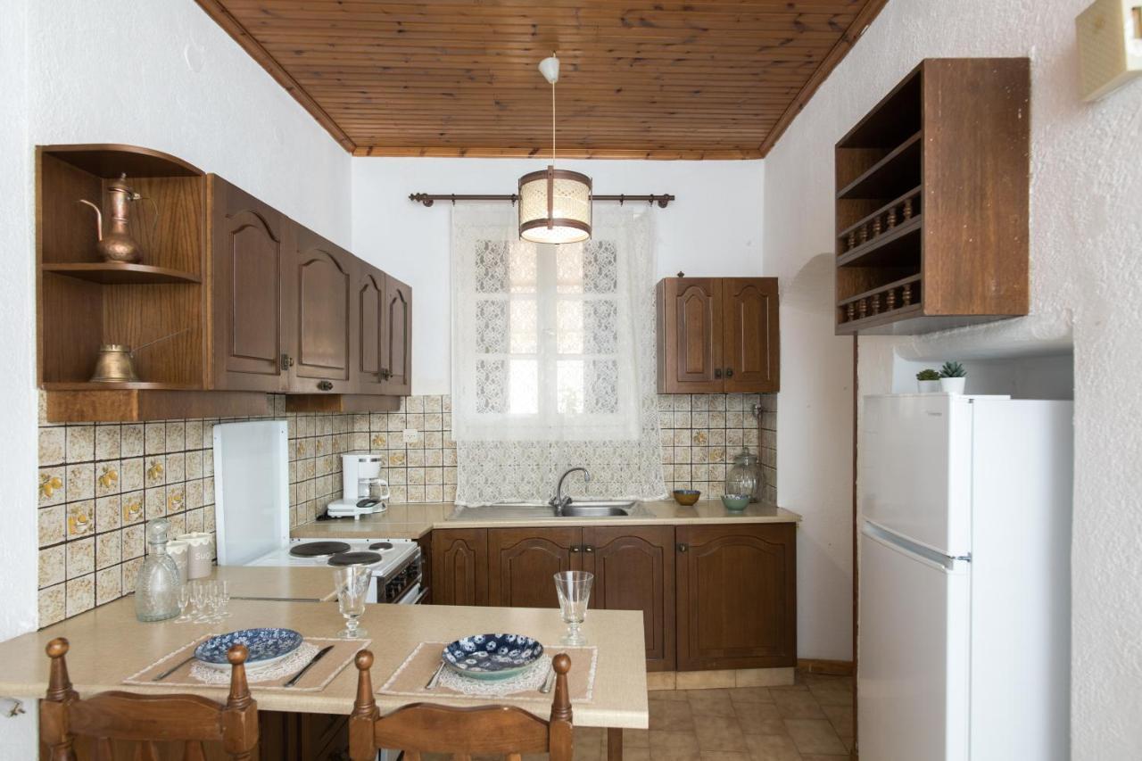 Neoclassical Manor House Poros Town Exterior foto